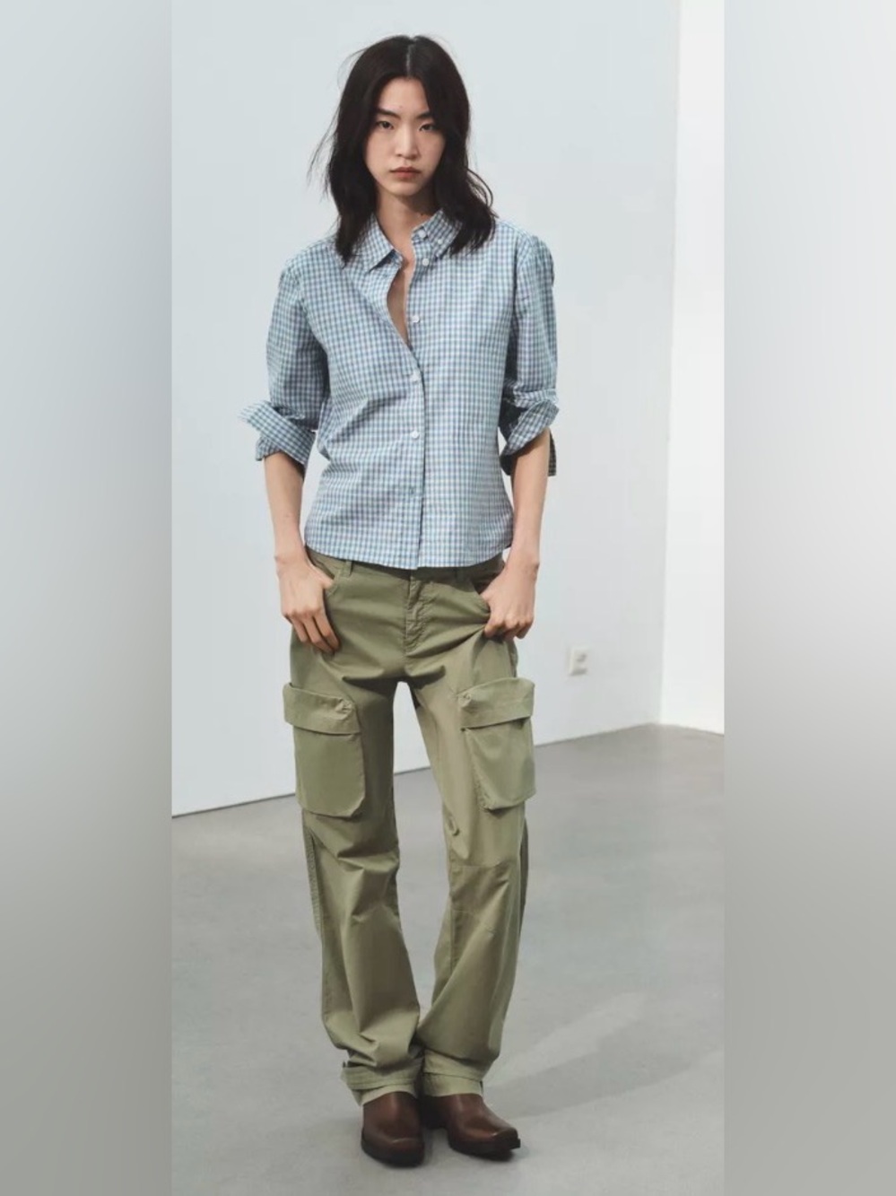 Zara women’s Cargo Pants in Olive green. Size 4.
